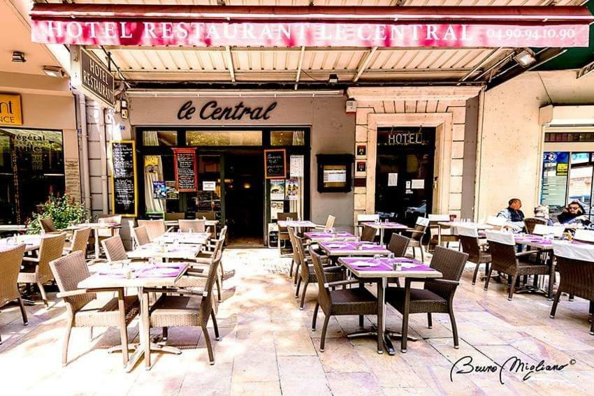 Hotel Restaurant Le Central Chateaurenard Ngoại thất bức ảnh